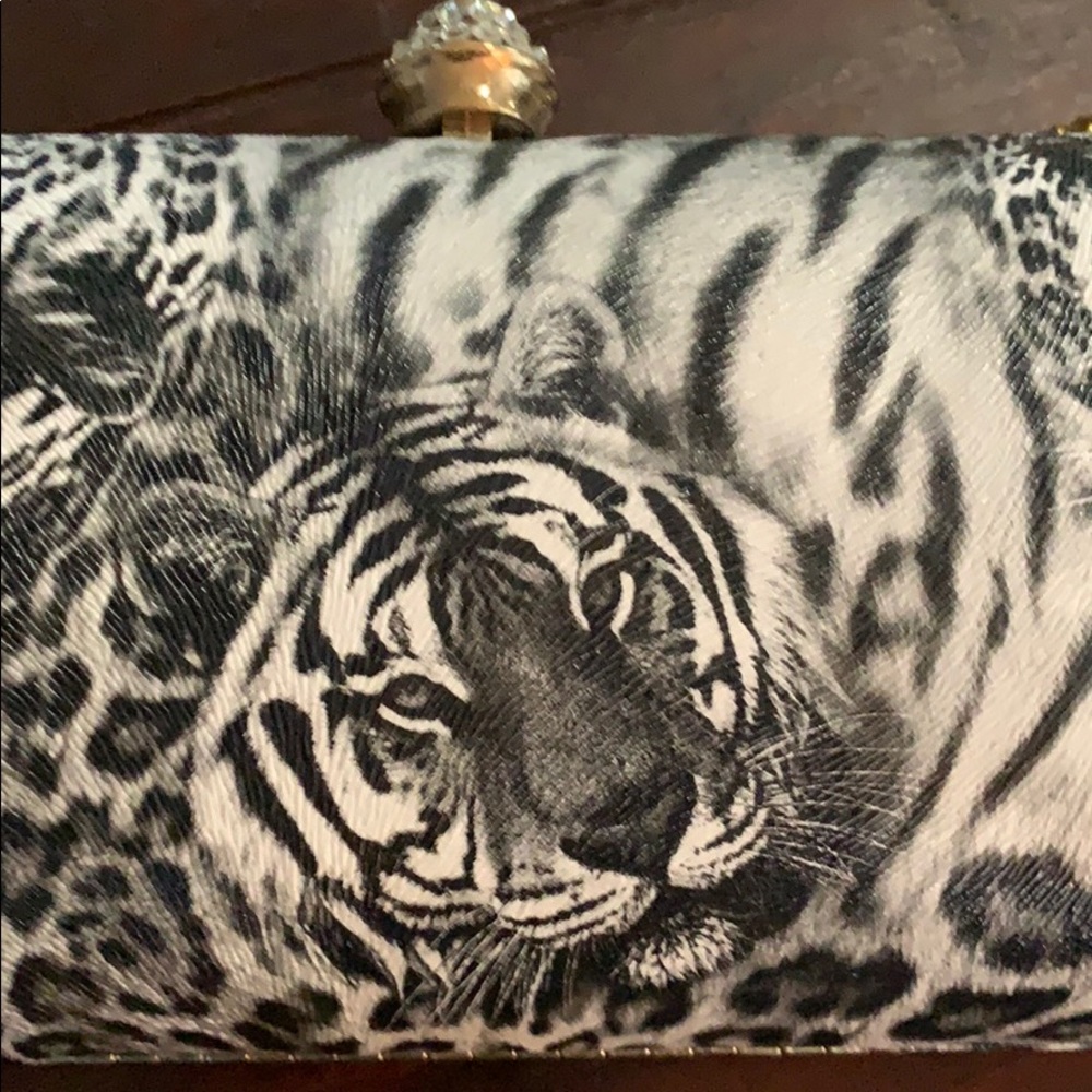 NWT clutch snow leopard w/cat print jeweled close - Picture 4 of 7